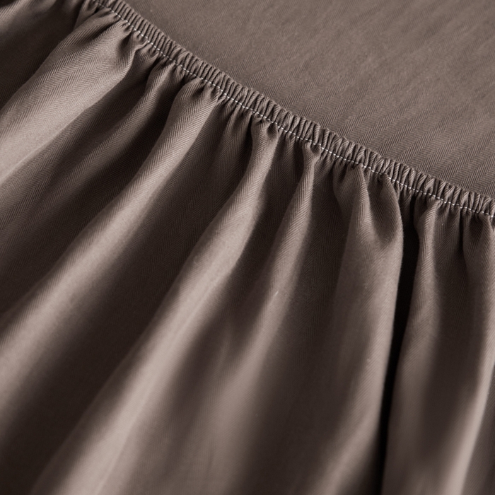 91家纺网 家纺一手货源 找家纺 卡姿家纺 2026春夏全棉人字纹小提花单品-床笠三件套 床笠-浅咖