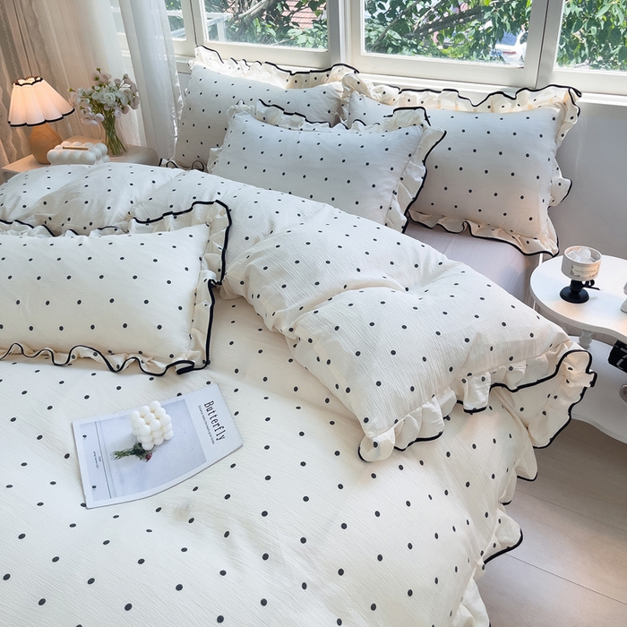 91家纺网 家纺一手货源 找家纺 绘萱家居 2026直播爆款云感皱皱纱双层纱皱皱棉花边四件套印花水洗棉 奶油波点