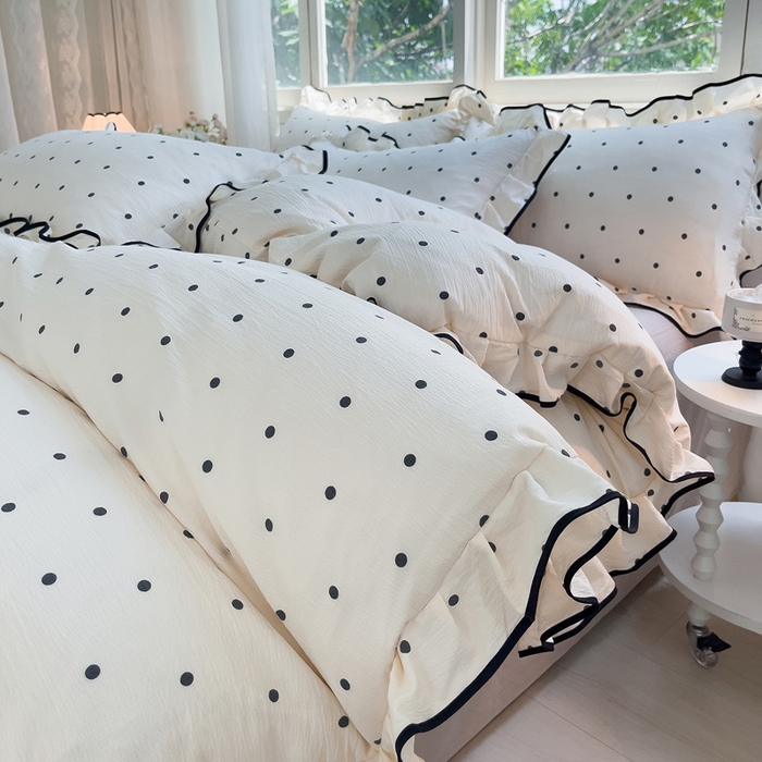 91家纺网 家纺一手货源 找家纺 绘萱家居 2026直播爆款云感皱皱纱双层纱皱皱棉花边四件套印花水洗棉 奶油波点