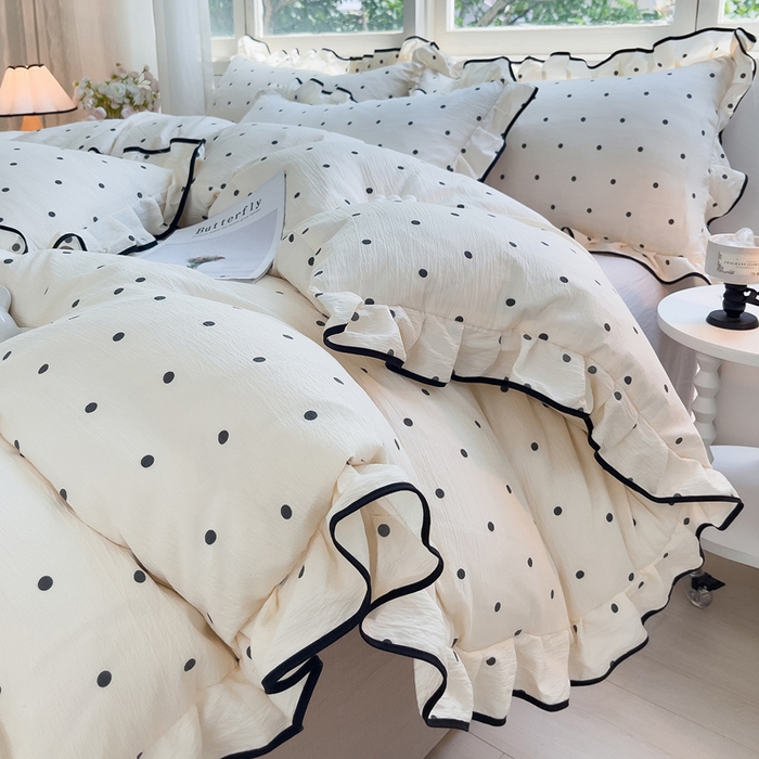 91家纺网 家纺一手货源 找家纺 绘萱家居 2026直播爆款云感皱皱纱双层纱皱皱棉花边四件套印花水洗棉 奶油波点