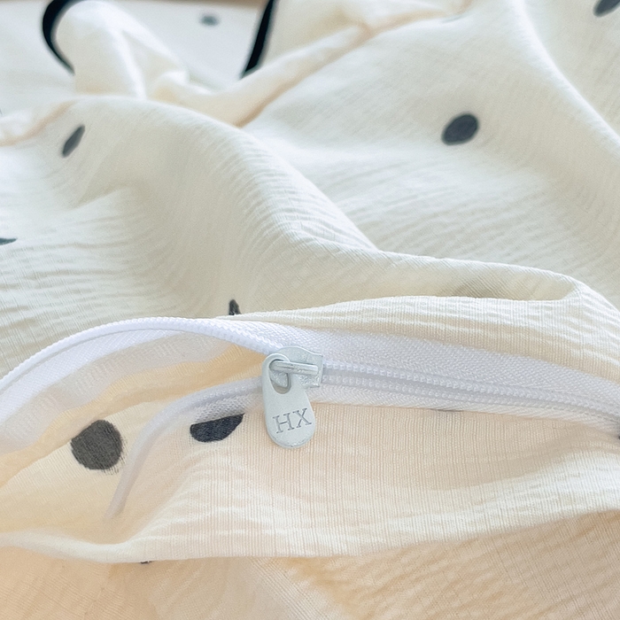 91家纺网 家纺一手货源 找家纺 绘萱家居 2026直播爆款云感皱皱纱双层纱皱皱棉花边四件套印花水洗棉 奶油波点