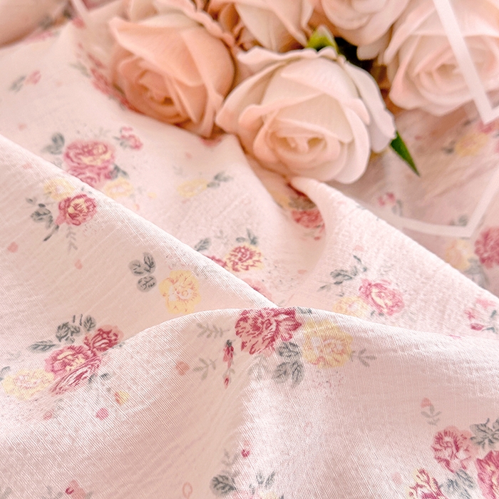 91家纺网 家纺一手货源 找家纺 绘萱家居 2026直播爆款云感皱皱纱双层纱皱皱棉花边四件套印花水洗棉 倾城之韵