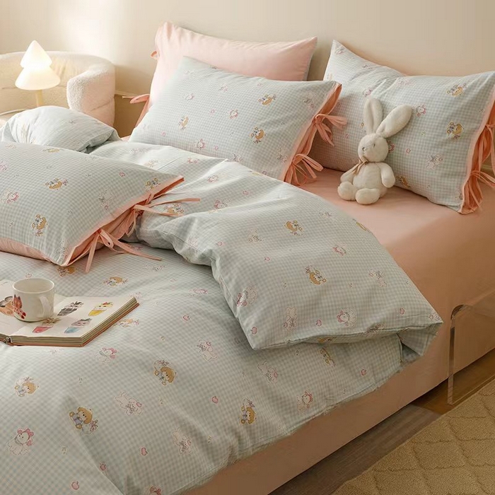 91家纺网 家纺一手货源 找家纺 （总）卡姿家纺 2026春夏全棉奶油小卡通印花绑带款四件套