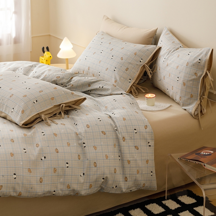 91家纺网 家纺一手货源 找家纺 卡姿家纺 2026春夏全棉奶油小卡通印花绑带款四件套 洋气柯基仔