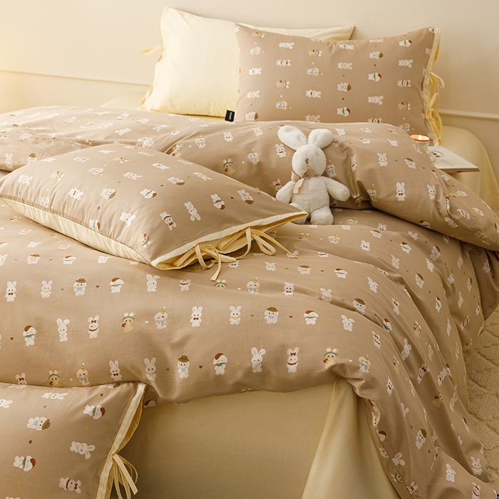 卡姿家纺 2026春夏全棉奶油小卡通印花绑带款四件套 彩耳萌萌