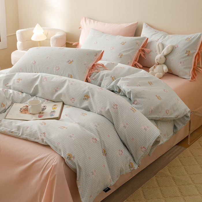 91家纺网 家纺一手货源 找家纺 卡姿家纺 2026春夏全棉奶油小卡通印花绑带款四件套 星星联盟