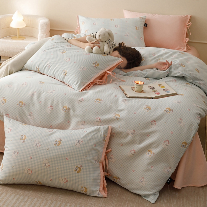 91家纺网 家纺一手货源 找家纺 卡姿家纺 2026春夏全棉奶油小卡通印花绑带款四件套 星星联盟