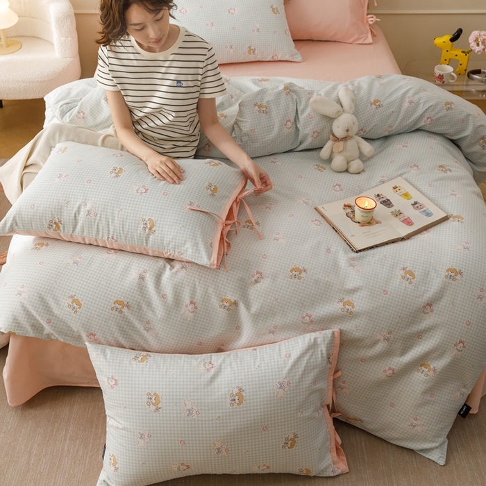 91家纺网 家纺一手货源 找家纺 卡姿家纺 2026春夏全棉奶油小卡通印花绑带款四件套 星星联盟