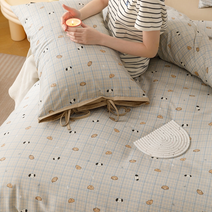 91家纺网 家纺一手货源 找家纺 卡姿家纺 2026春夏全棉奶油小卡通印花绑带款四件套 洋气柯基仔