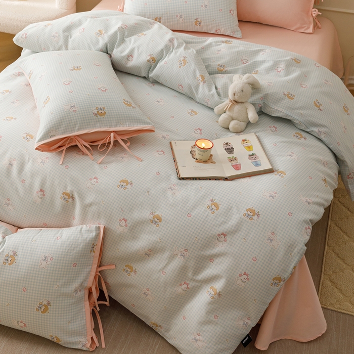 91家纺网 家纺一手货源 找家纺 卡姿家纺 2026春夏全棉奶油小卡通印花绑带款四件套 星星联盟