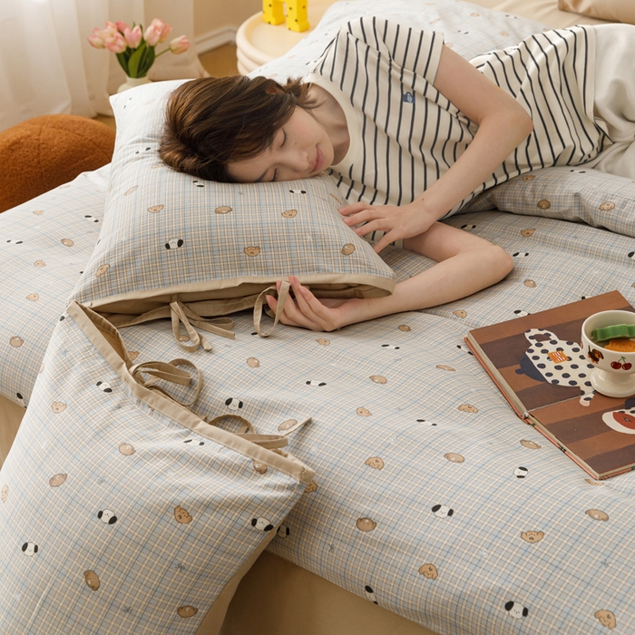 91家纺网 家纺一手货源 找家纺 卡姿家纺 2026春夏全棉奶油小卡通印花绑带款四件套 洋气柯基仔