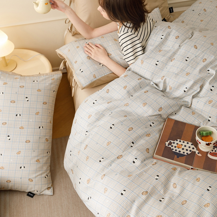 91家纺网 家纺一手货源 找家纺 卡姿家纺 2026春夏全棉奶油小卡通印花绑带款四件套 洋气柯基仔