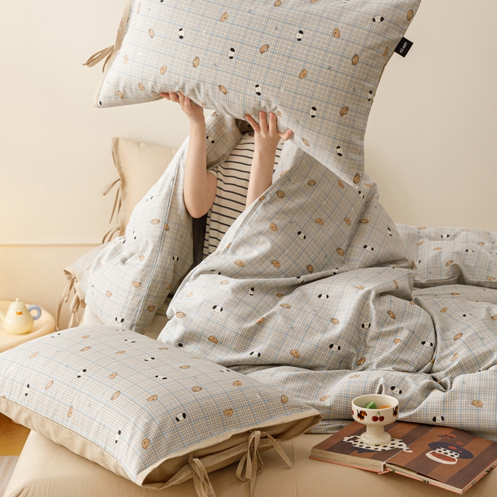 91家纺网 家纺一手货源 找家纺 卡姿家纺 2026春夏全棉奶油小卡通印花绑带款四件套 洋气柯基仔