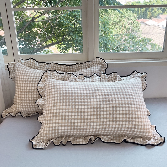 91家纺网 家纺一手货源 找家纺 绘萱家居 2026直播爆款云感皱皱纱双层纱皱皱棉花边四件套印花水洗棉 小格子-咖