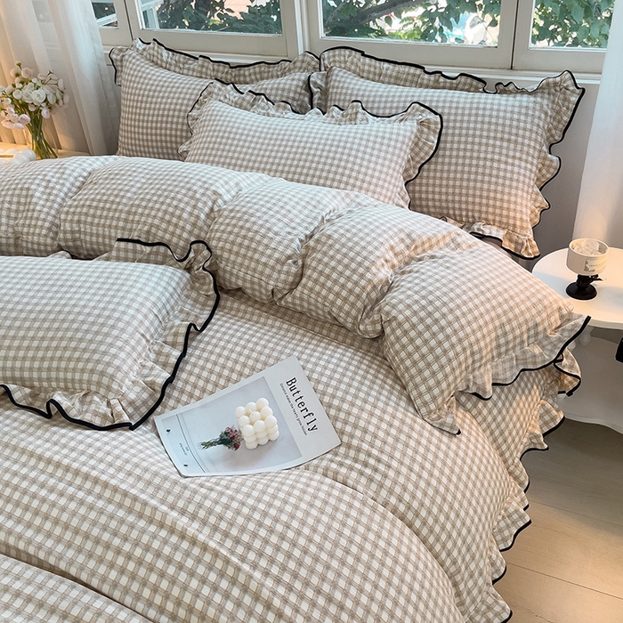 91家纺网 家纺一手货源 找家纺 绘萱家居 2026直播爆款云感皱皱纱双层纱皱皱棉花边四件套印花水洗棉 小格子-咖