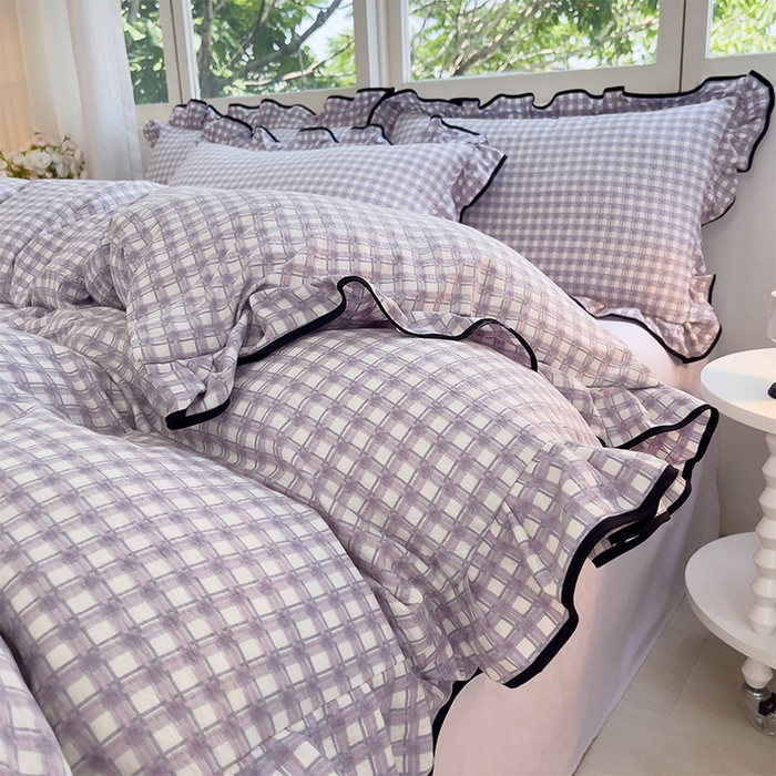 91家纺网 家纺一手货源 找家纺 绘萱家居 2026直播爆款云感皱皱纱双层纱皱皱棉花边四件套印花水洗棉 小格子-紫