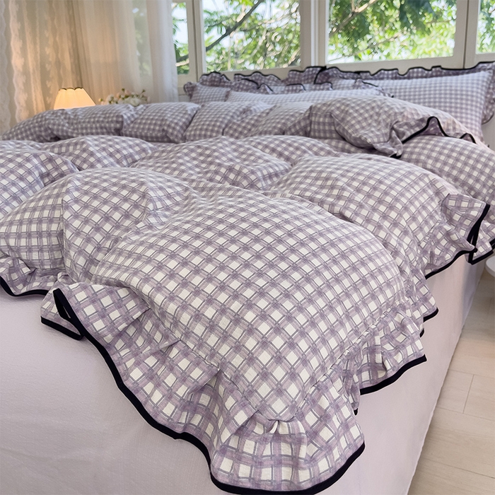 91家纺网 家纺一手货源 找家纺 绘萱家居 2026直播爆款云感皱皱纱双层纱皱皱棉花边四件套印花水洗棉 小格子-紫