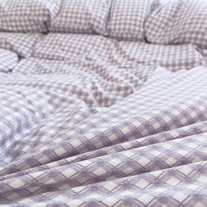 91家纺网 家纺一手货源 找家纺 绘萱家居 2026直播爆款云感皱皱纱双层纱皱皱棉花边四件套印花水洗棉 小格子-紫