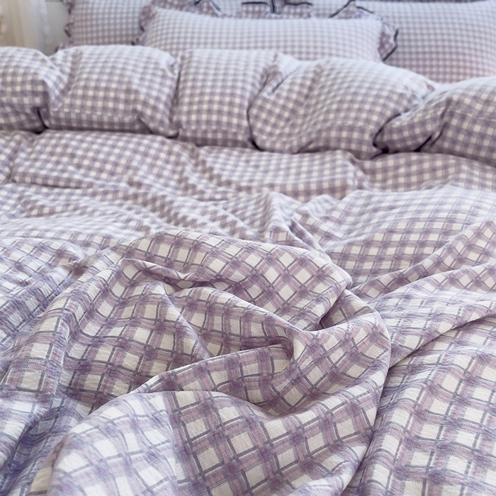 91家纺网 家纺一手货源 找家纺 绘萱家居 2026直播爆款云感皱皱纱双层纱皱皱棉花边四件套印花水洗棉 小格子-紫