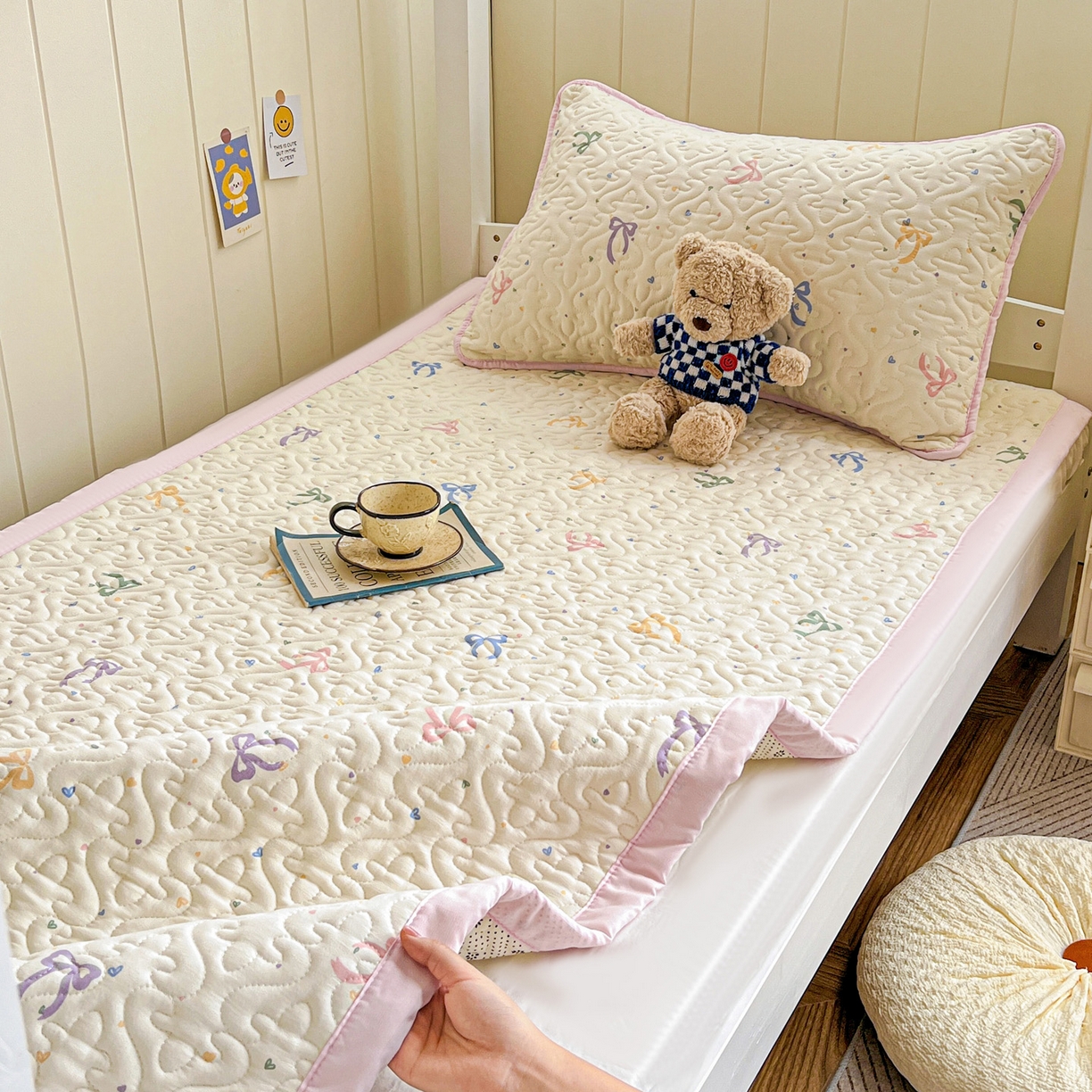 91家纺网 家纺一手货源 找家纺 纽缦家纺 2026春夏新款A类水洗棉夹棉学生床垫 星梦蝶结