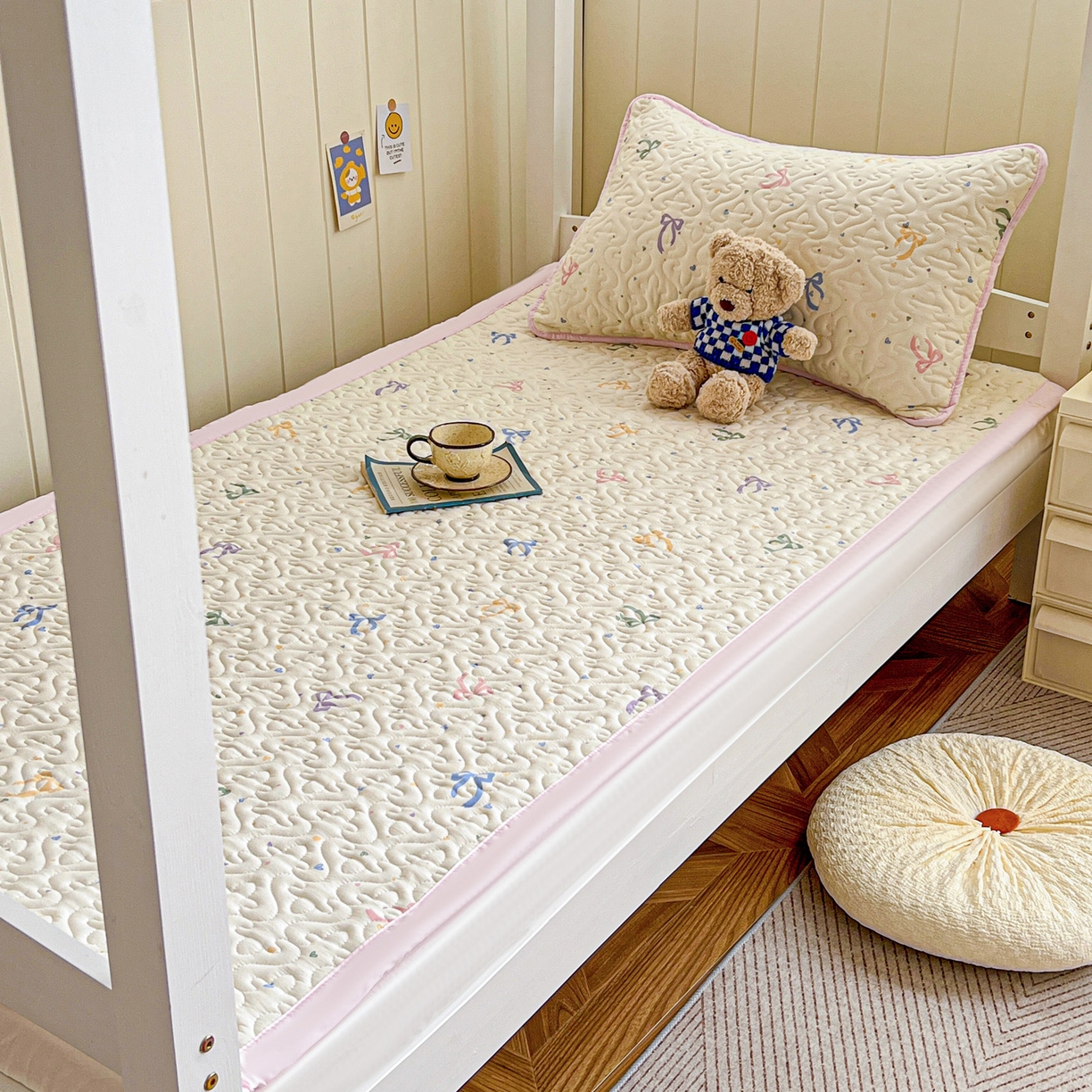 91家纺网 家纺一手货源 找家纺 纽缦家纺 2026春夏新款A类水洗棉夹棉学生床垫 星梦蝶结