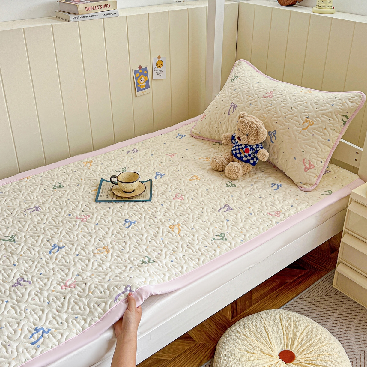 91家纺网 家纺一手货源 找家纺 纽缦家纺 2026春夏新款A类水洗棉夹棉学生床垫 星梦蝶结