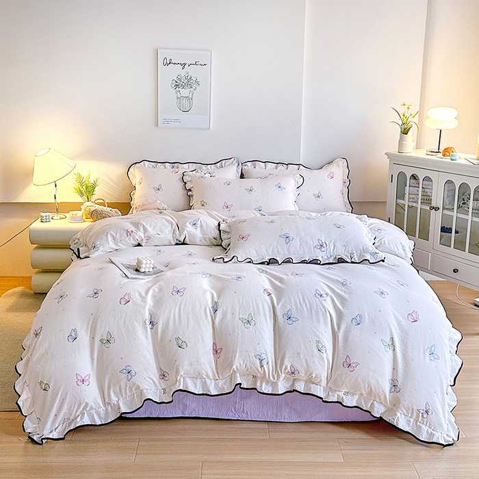 91家纺网 家纺一手货源 找家纺 绘萱家居 2026直播爆款云感皱皱纱双层纱皱皱棉花边四件套印花水洗棉 炫彩蝴蝶