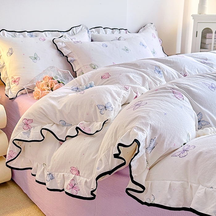 91家纺网 家纺一手货源 找家纺 绘萱家居 2026直播爆款云感皱皱纱双层纱皱皱棉花边四件套印花水洗棉 炫彩蝴蝶