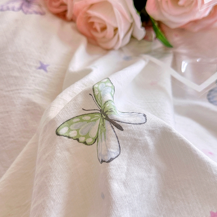 91家纺网 家纺一手货源 找家纺 绘萱家居 2026直播爆款云感皱皱纱双层纱皱皱棉花边四件套印花水洗棉 炫彩蝴蝶