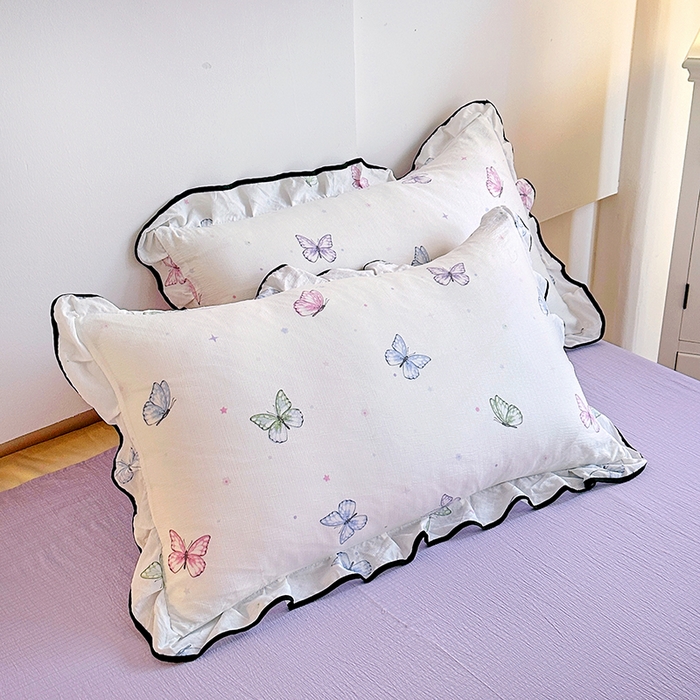 91家纺网 家纺一手货源 找家纺 绘萱家居 2026直播爆款云感皱皱纱双层纱皱皱棉花边四件套印花水洗棉 炫彩蝴蝶