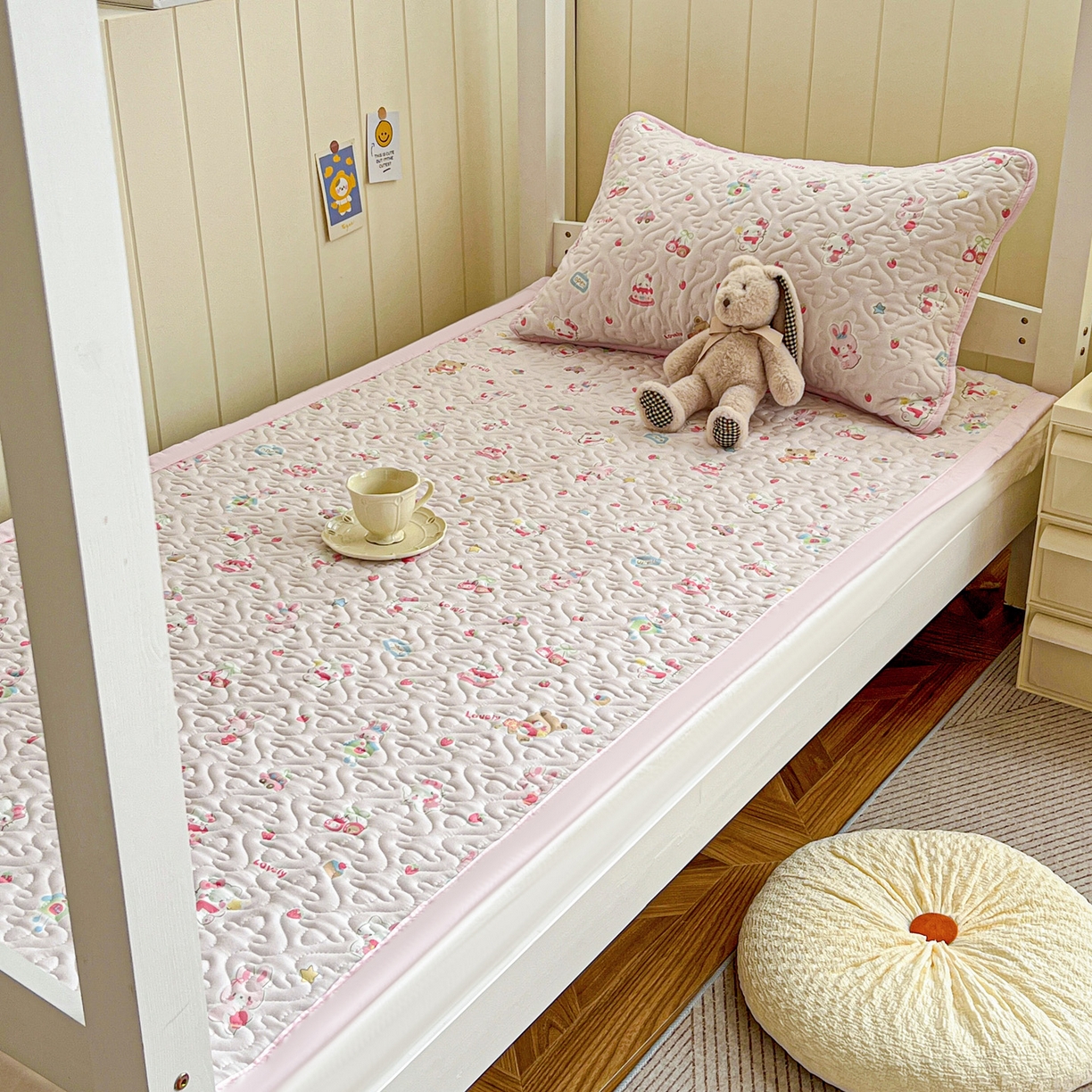 91家纺网 家纺一手货源 找家纺 纽缦家纺 2026春夏新款A类水洗棉夹棉学生床垫 软糖猫