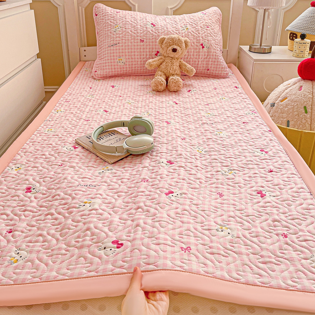 纽缦家纺 2026春夏新款A类水洗棉夹棉学生床垫 宅宅猫爪粉