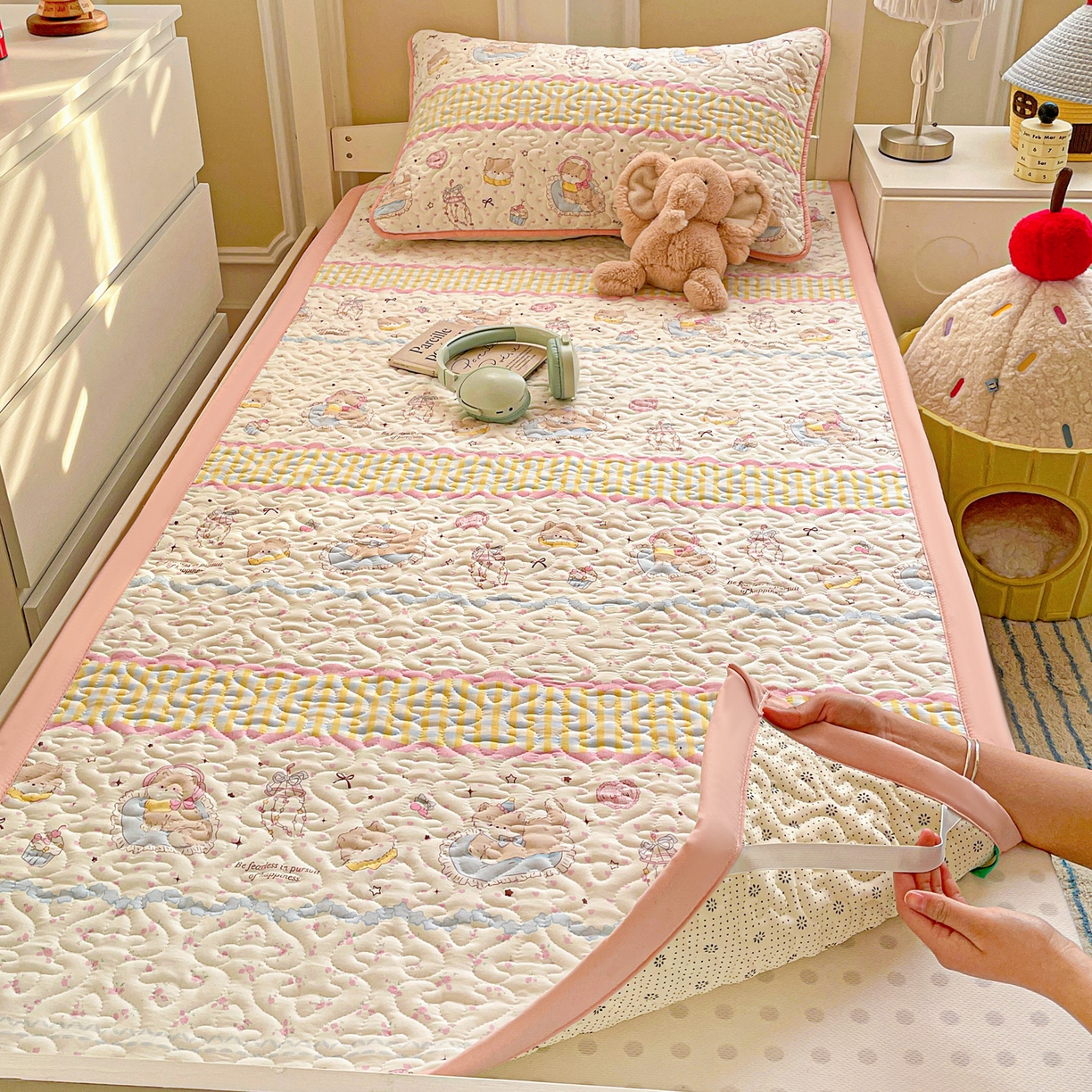 91家纺网 家纺一手货源 找家纺 纽缦家纺 2026春夏新款A类水洗棉夹棉学生床垫 耳机软猫