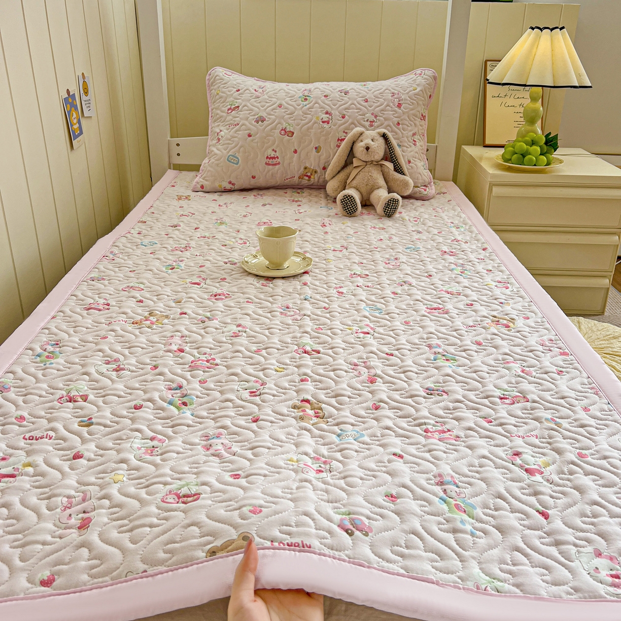 纽缦家纺 2026春夏新款A类水洗棉夹棉学生床垫 软糖猫