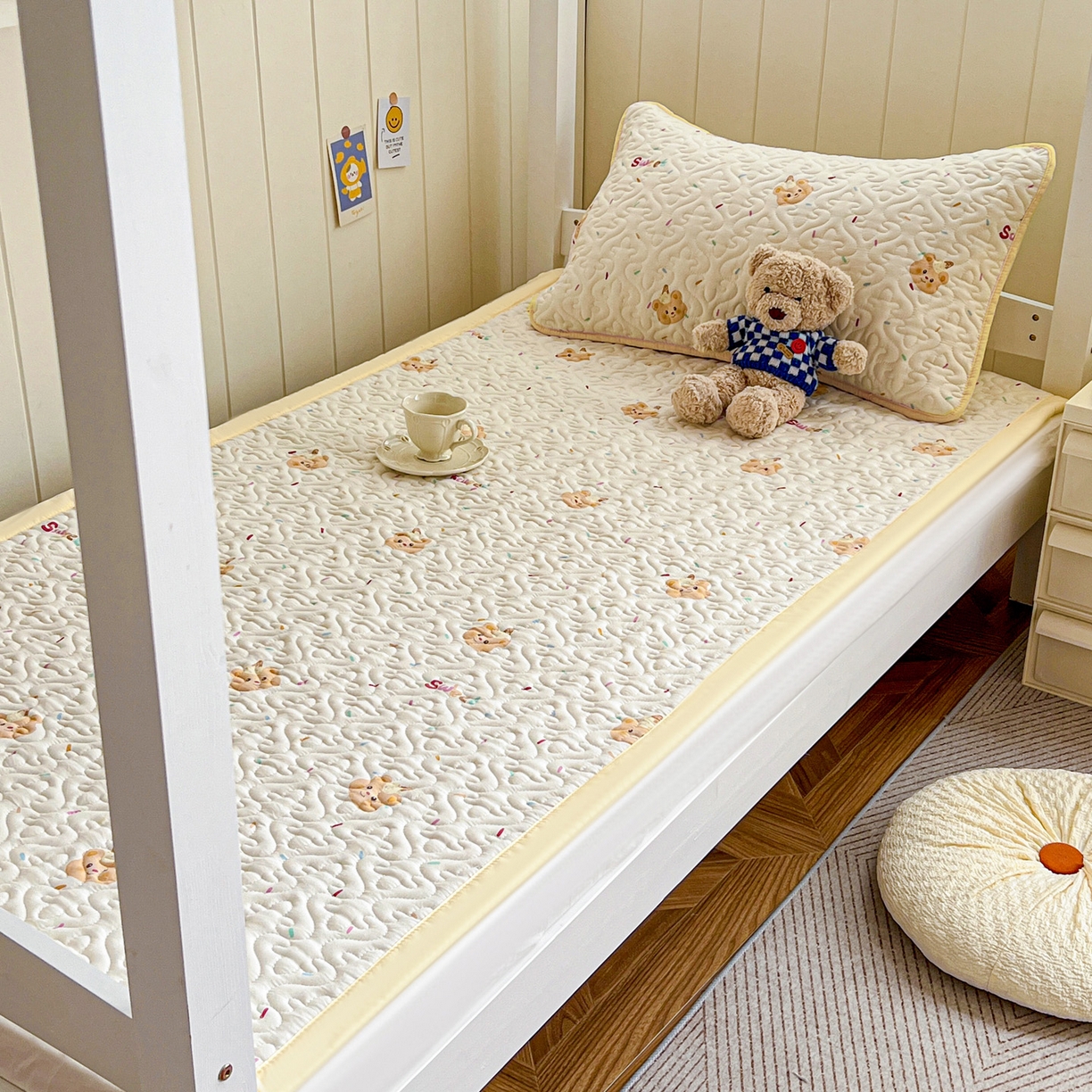 91家纺网 家纺一手货源 找家纺 纽缦家纺 2026春夏新款A类水洗棉夹棉学生床垫 小熊冰淇淋