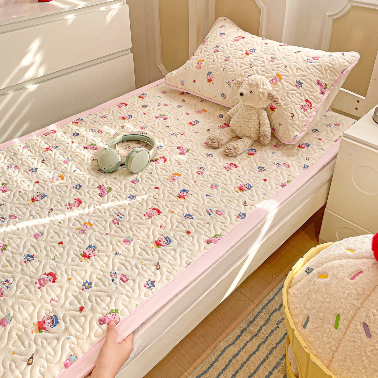 91家纺网 家纺一手货源 找家纺 纽缦家纺 2026春夏新款A类水洗棉夹棉学生床垫 小新控