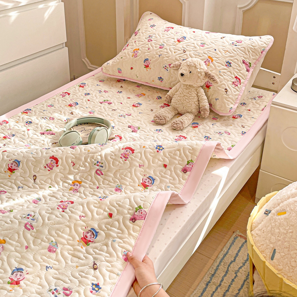 91家纺网 家纺一手货源 找家纺 纽缦家纺 2026春夏新款A类水洗棉夹棉学生床垫 小新控