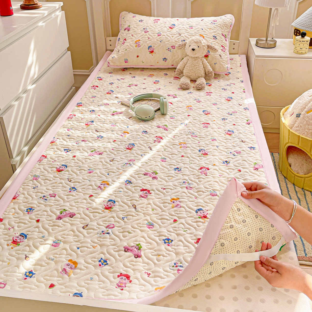 91家纺网 家纺一手货源 找家纺 纽缦家纺 2026春夏新款A类水洗棉夹棉学生床垫 小新控