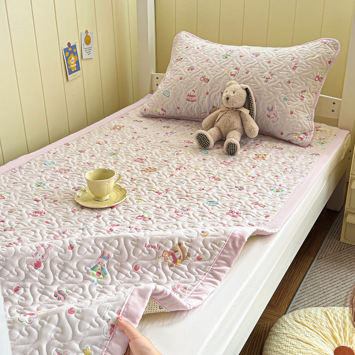 91家纺网 家纺一手货源 找家纺 纽缦家纺 2026春夏新款A类水洗棉夹棉学生床垫 软糖猫