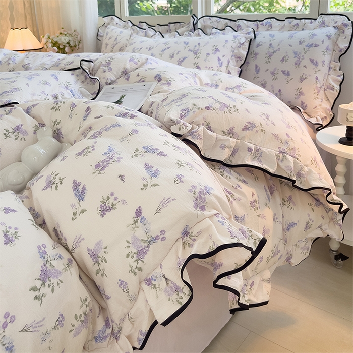 91家纺网 家纺一手货源 找家纺 绘萱家居 2026直播爆款云感皱皱纱双层纱皱皱棉花边四件套印花水洗棉 薰衣草