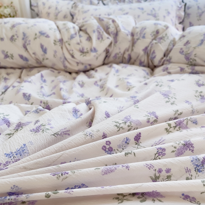 91家纺网 家纺一手货源 找家纺 绘萱家居 2026直播爆款云感皱皱纱双层纱皱皱棉花边四件套印花水洗棉 薰衣草