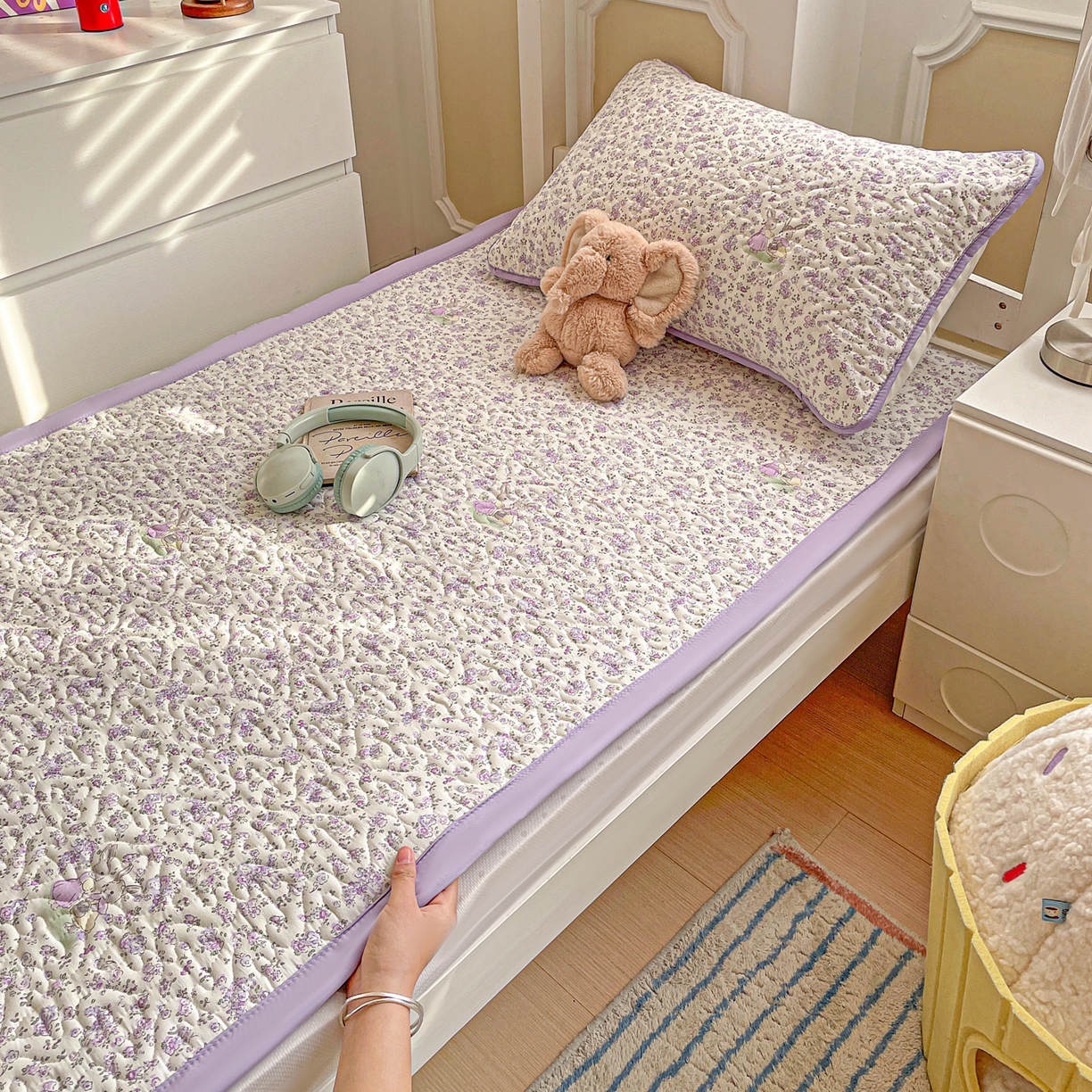 91家纺网 家纺一手货源 找家纺 纽缦家纺 2026春夏新款A类水洗棉夹棉学生床垫 小兔花漾