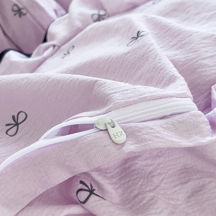 91家纺网 家纺一手货源 找家纺 绘萱家居 2026直播爆款云感皱皱纱双层纱皱皱棉花边四件套印花水洗棉 芋泥波波