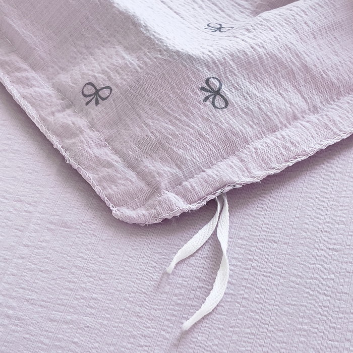 91家纺网 家纺一手货源 找家纺 绘萱家居 2026直播爆款云感皱皱纱双层纱皱皱棉花边四件套印花水洗棉 芋泥波波