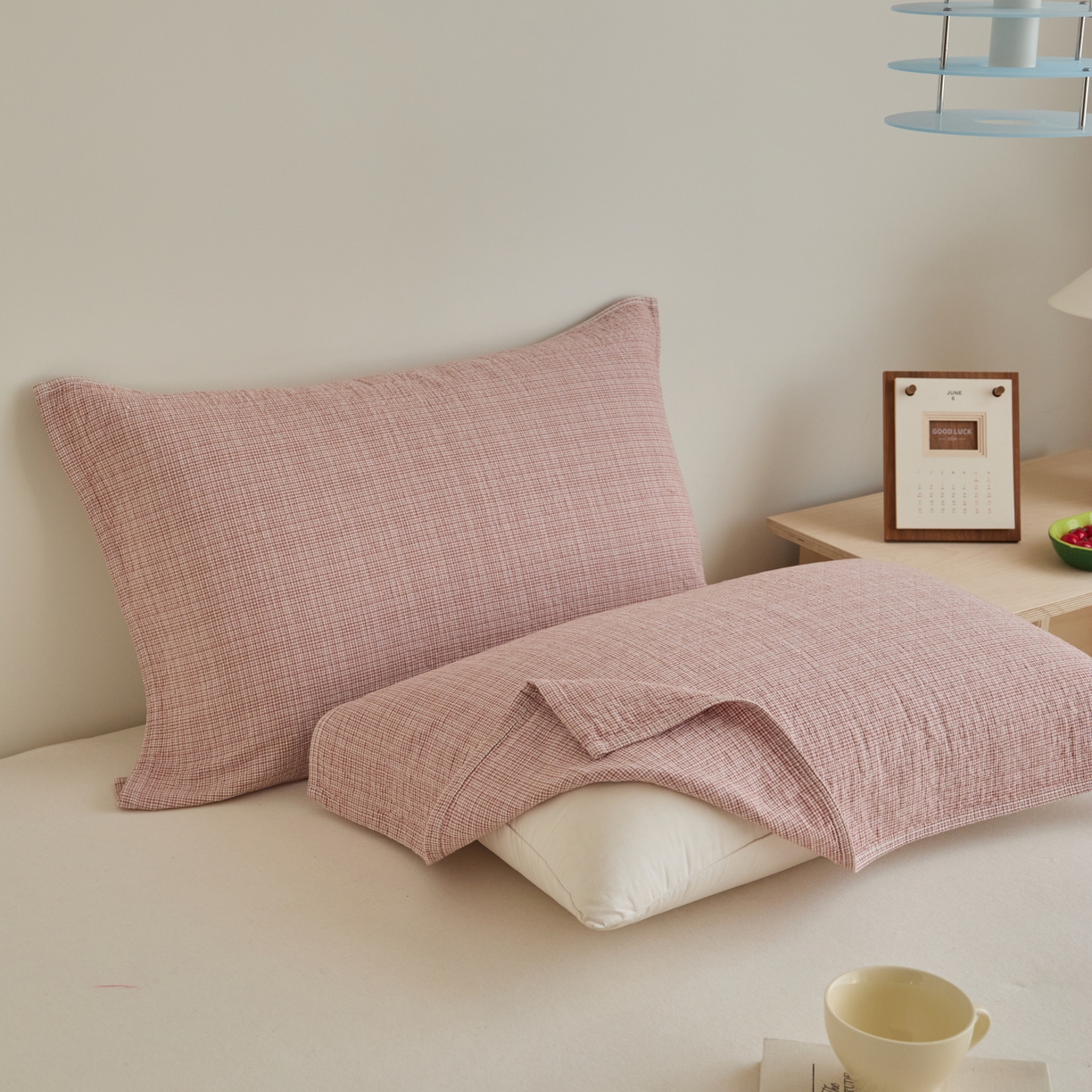 91家纺网 家纺一手货源 找家纺 百寐 2026全棉纯棉枕巾50*80纯棉简约棉麻透气枕巾大小枕芯通用 全棉枕巾-小格粉 50x80cm±2cm一对