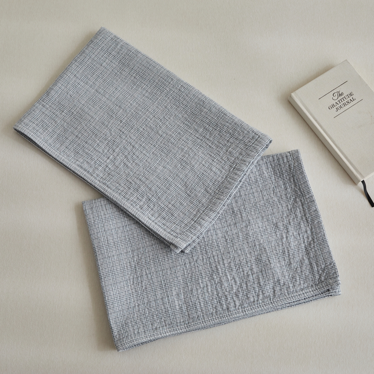 91家纺网 家纺一手货源 找家纺 百寐 2026全棉纯棉枕巾50*80纯棉简约棉麻透气枕巾大小枕芯通用 全棉枕巾-小格蓝 50x80cm±2cm一对