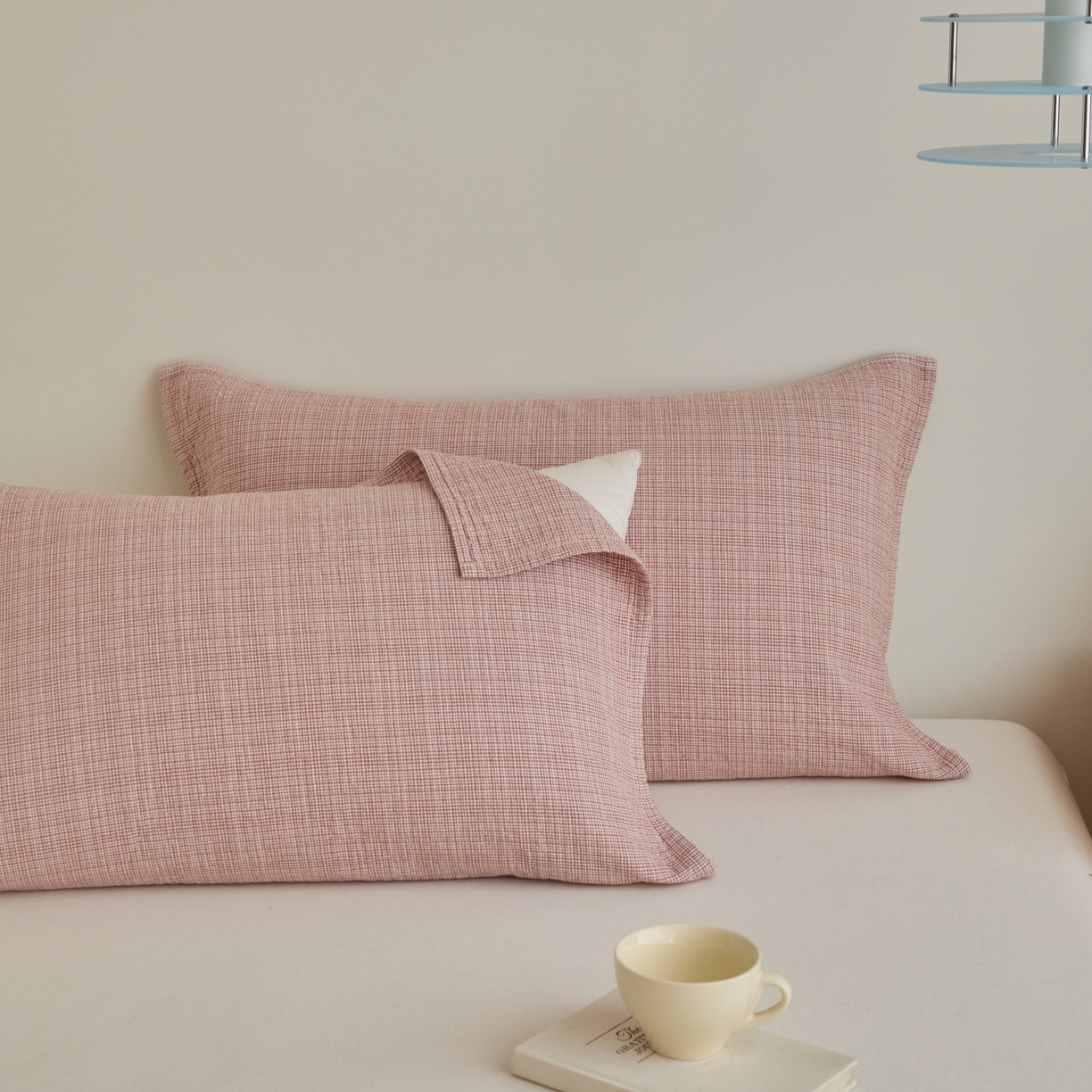 91家纺网 家纺一手货源 找家纺 百寐 2026全棉纯棉枕巾50*80纯棉简约棉麻透气枕巾大小枕芯通用 全棉枕巾-小格粉 50x80cm±2cm一只