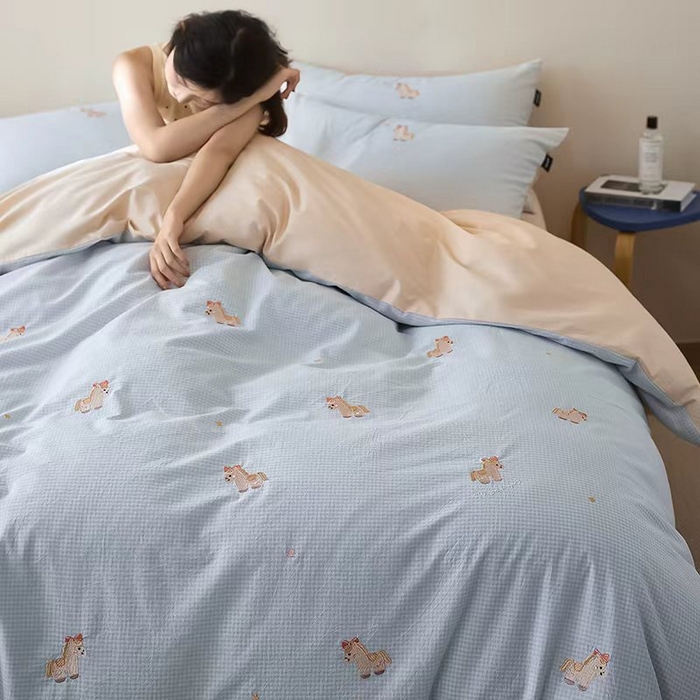 91家纺网 家纺一手货源 找家纺 （总）卡姿家纺 2026春夏全棉色织水洗棉萌趣小刺绣四件套系列