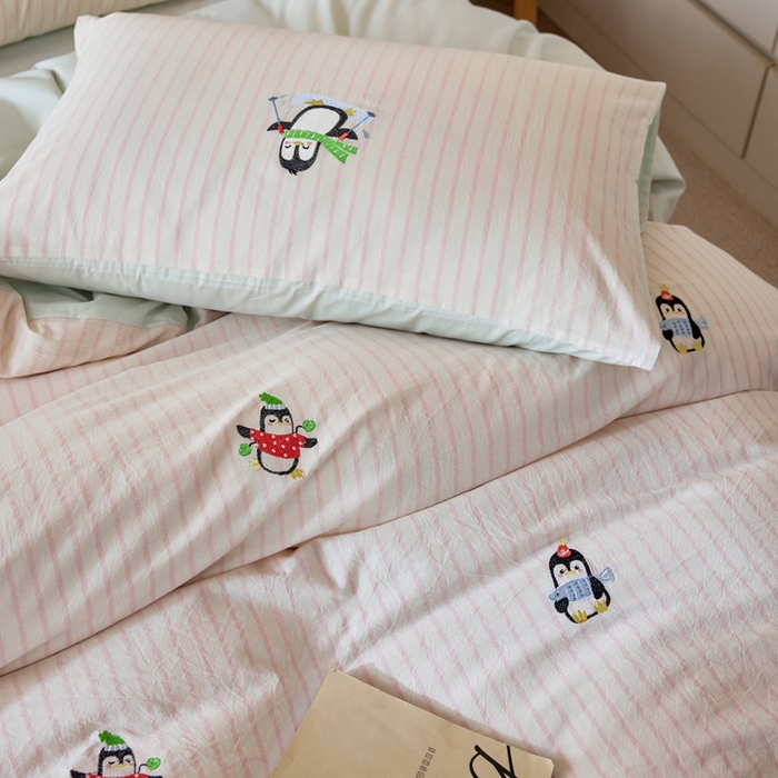 91家纺网 家纺一手货源 找家纺 （总）卡姿家纺 2026春夏全棉色织水洗棉萌趣小刺绣四件套系列