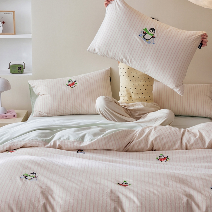 91家纺网 家纺一手货源 找家纺 （总）卡姿家纺 2026春夏全棉色织水洗棉萌趣小刺绣四件套系列